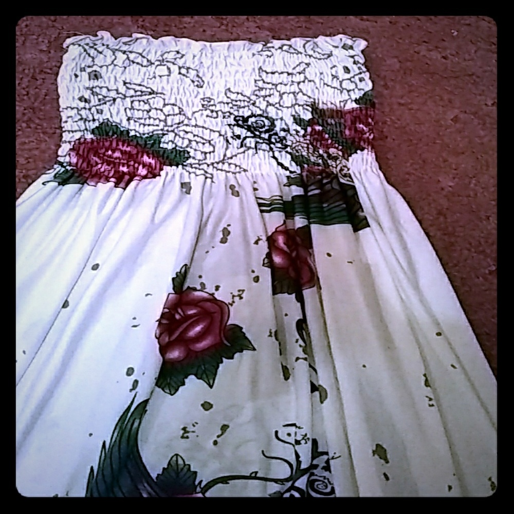Sleeveless/tube top style dress